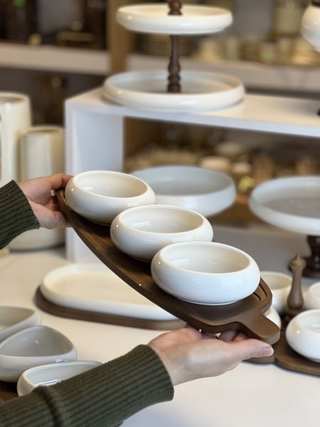 طقم بورسلان مع خشب ثلاثية مربع